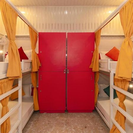 Madpackers Amritsar Bunks, Rooms, & Community Екстер'єр фото