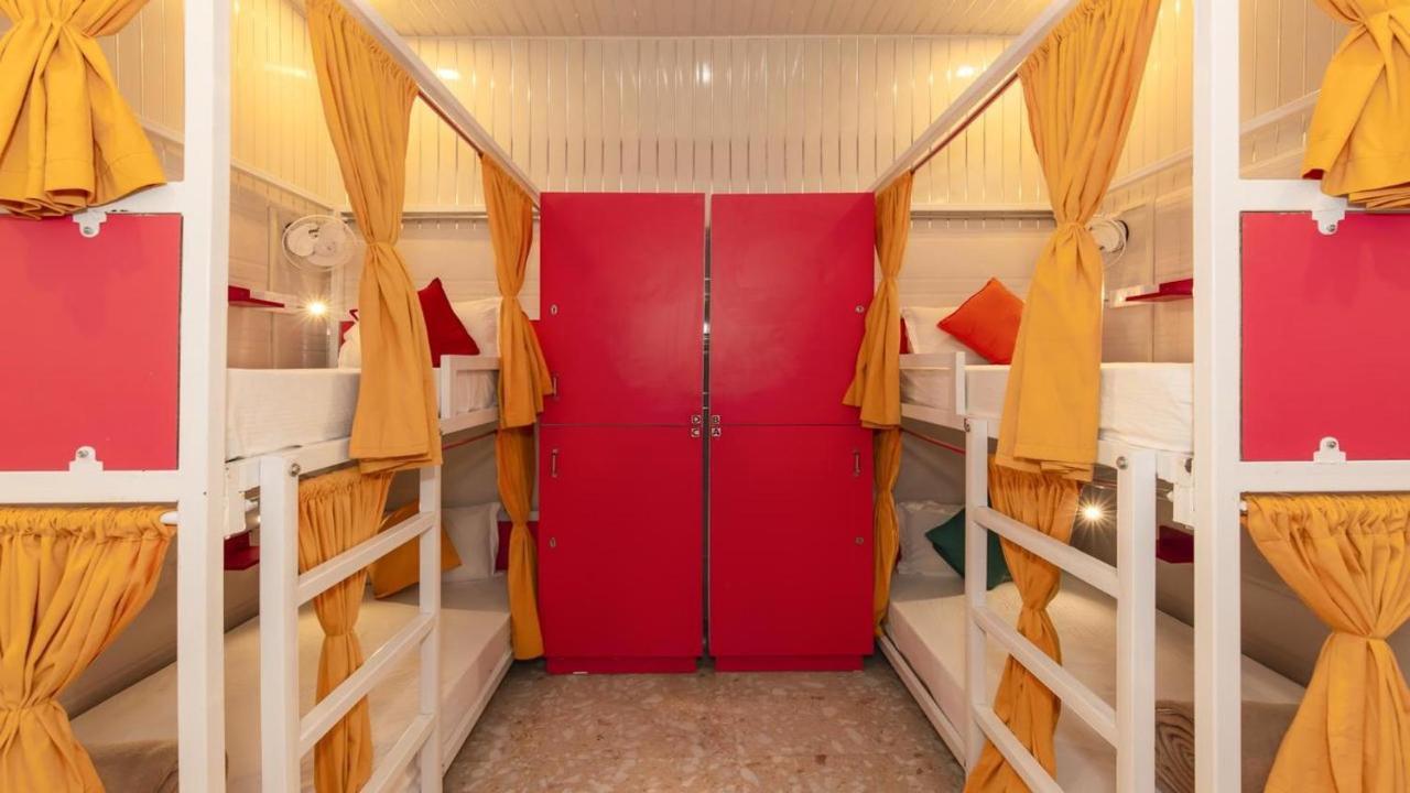 Madpackers Amritsar Bunks, Rooms, & Community Екстер'єр фото